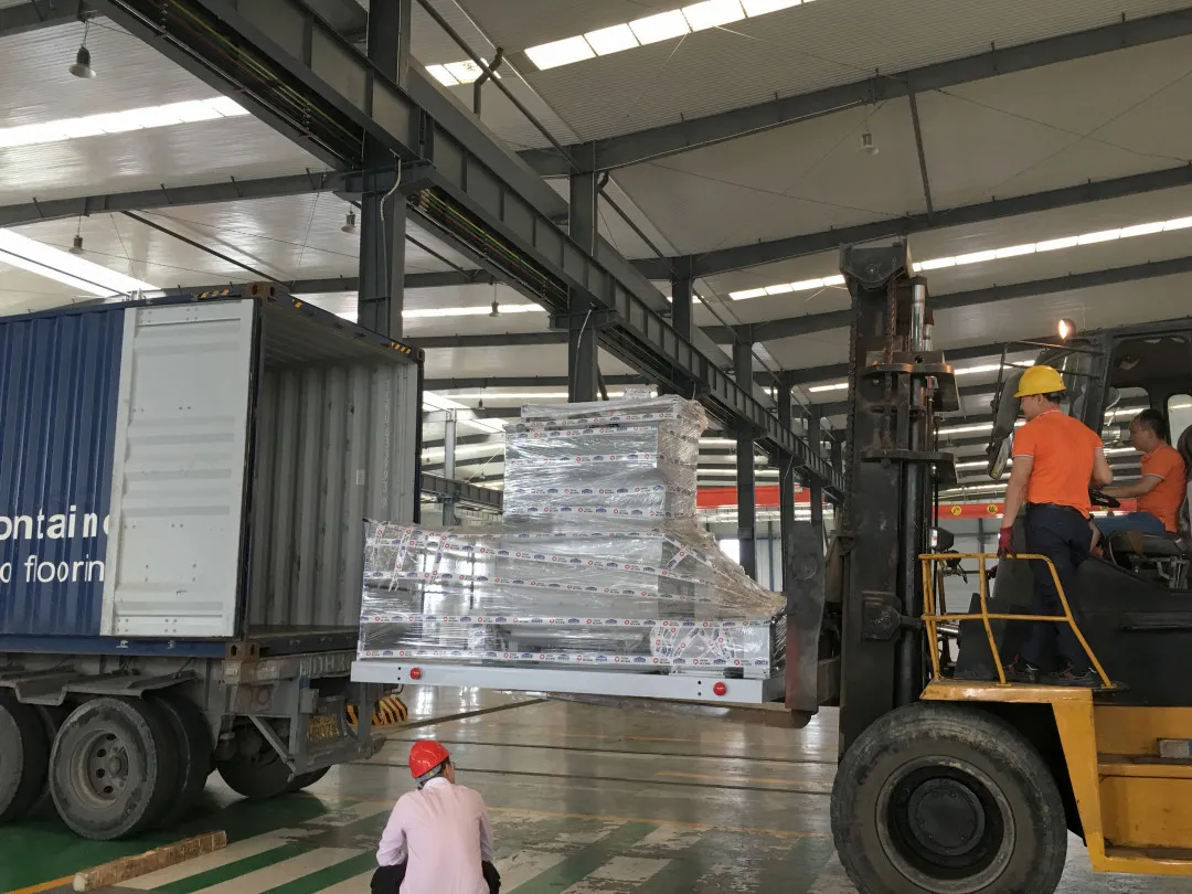 項目發(fā)貨|泉工QT6全自動砌塊成型機生產線發(fā)貨烏拉圭，助力市政建設！